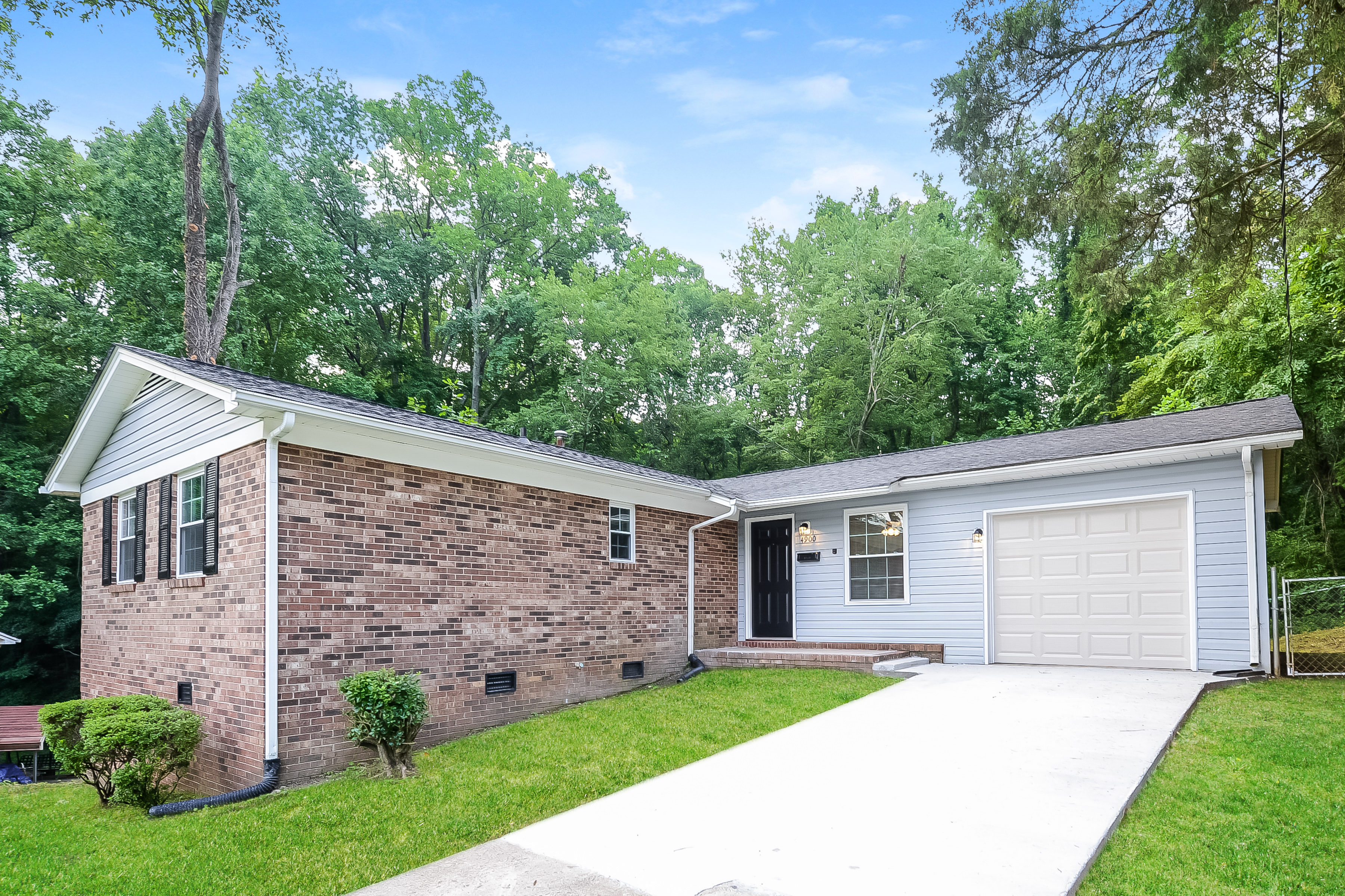 4900 RUMLEY CIR Winston-Salem, NC 27105